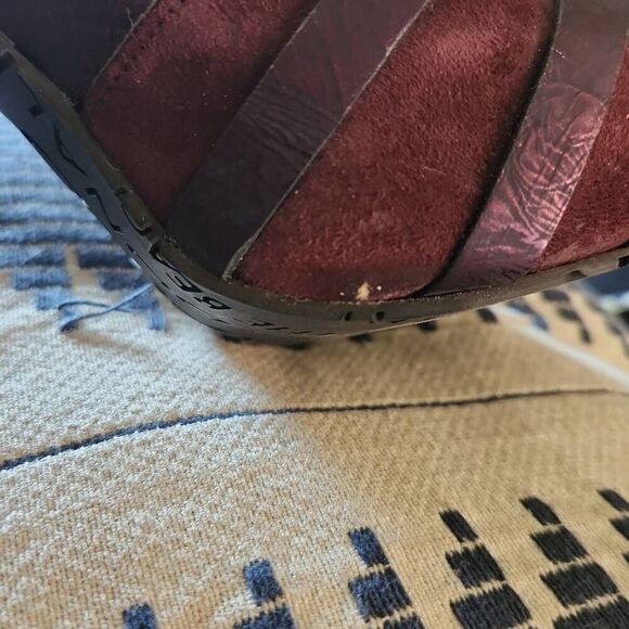 Donald J Pliner Gladiz Platform Burgundy Suede and Leather Heeled Sandals Size 8 - Picture 9 of 9